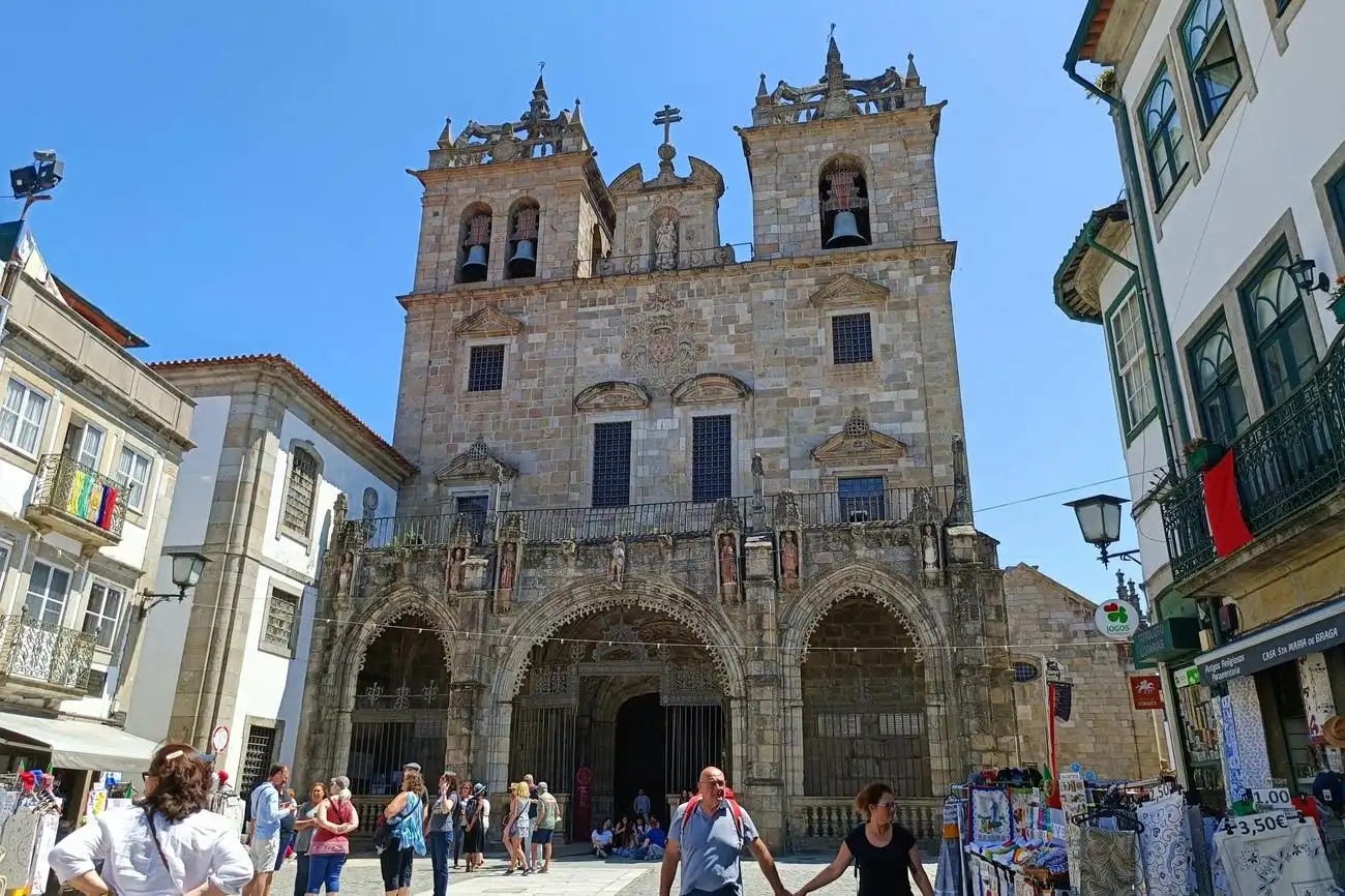 Braga and Guimarães: Day Tour from Porto, Porto, Portugal, Porto Pass.