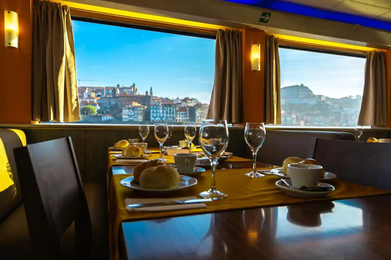 Douro Valley: Cruise from Porto to Pinhão with Breakfast, Lunch & Wine Tasting, Porto, Portugal, Porto Pass.