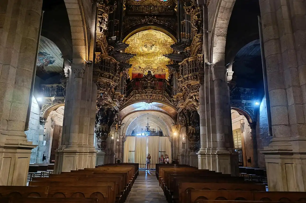 Braga and Guimarães: Day Tour from Porto, Porto, Portugal, Porto Pass.