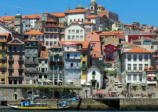 Oporto: Tour en bus turístico Yellow Bus, crucero por el río y visita a bodega, Oporto, Portugal, Porto Pass. Oporto: Tour en bus turístico Yellow Bus, crucero por el río y visita a bodega, Oporto, Portugal, Porto Pass.