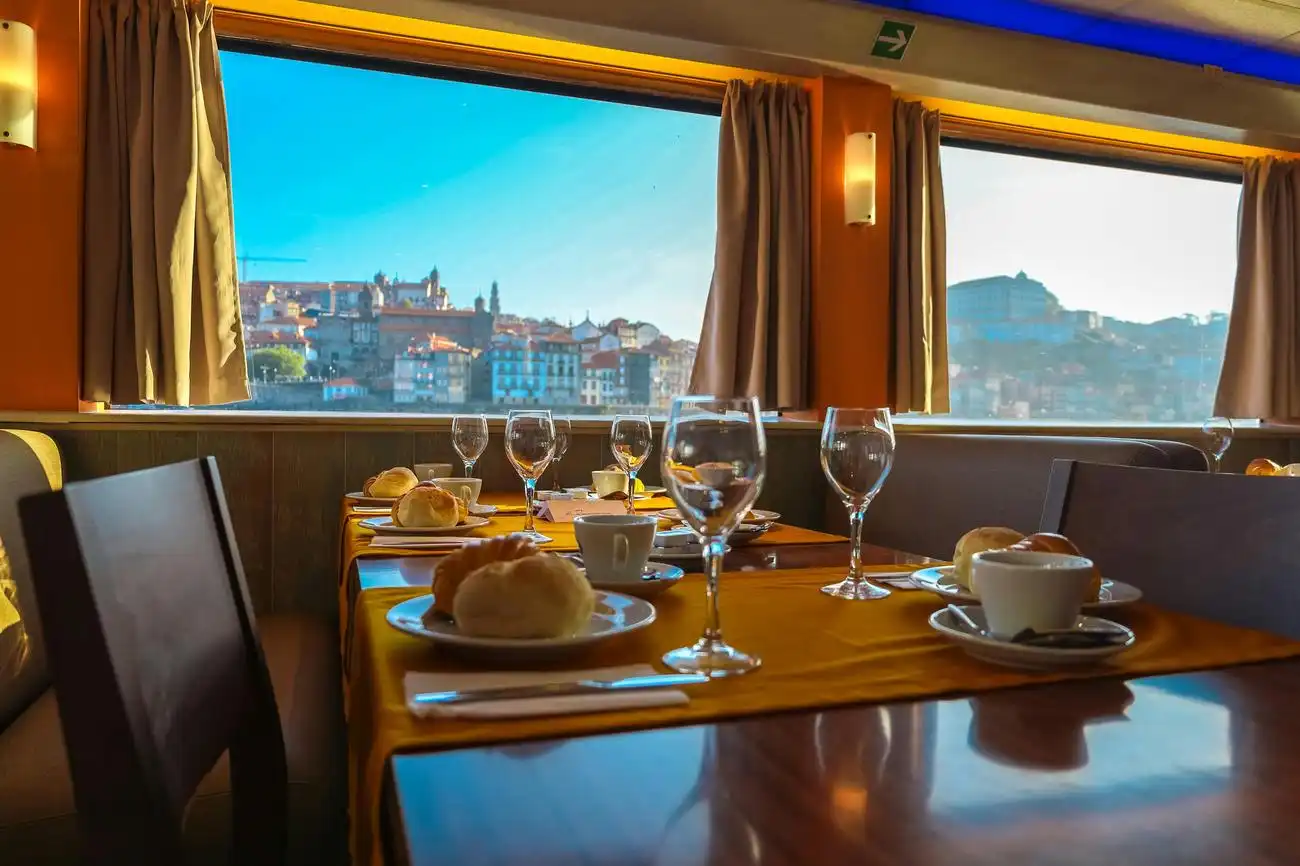 Douro Valley: Cruise from Porto to Régua with Breakfast and Lunch, Porto, Portugal, Porto Pass.