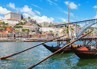 Oporto: Tour en bus turístico Yellow Bus, crucero por el río y visita a bodega, Oporto, Portugal, Porto Pass. Oporto: Tour en bus turístico Yellow Bus, crucero por el río y visita a bodega, Oporto, Portugal, Porto Pass.